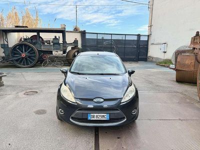 Usata Ford Fiesta Titanium 82 CV (60 kW) 2009 Blu/azzurro Utilitaria