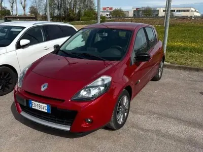 Usata Renault Clio II Luxe 103 CV (75 kW) 2011 Viola Berlina