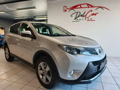 Usata Toyota RAV4 Style 124 CV (91 kW) 2015 Argento SUV
