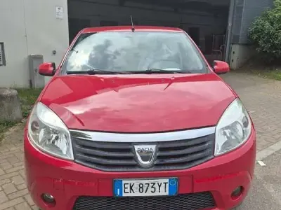 Usata Dacia Sandero Ambiance 75 CV (55 kW) 2012 Berlina