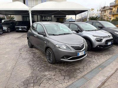 Usata Lancia Ypsilon Gold 69 CV (50 kW) 2022 Blu Utilitaria
