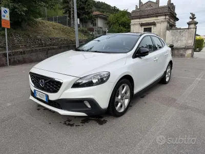 Usata Volvo V40 CC 150 CV (110 kW) 2014 Bianco Station wagon
