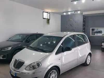 Usata Lancia Musa 95 CV (69 kW) 2012 Grigio Monovolume
