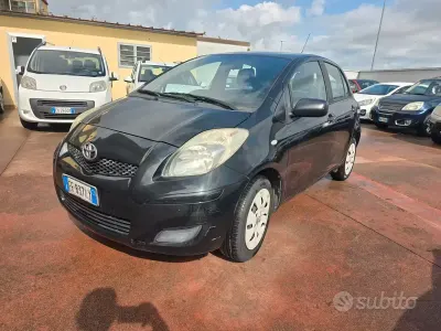 Usata Toyota Yaris 69 CV (50 kW) 2011 Nero Utilitaria