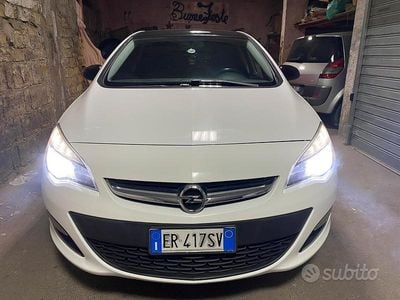 Usata Opel Astra 60 CV (44 kW) 2013 Bianco Berlina