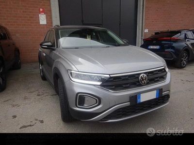 Usata VW T-Roc Life 116 CV (85 kW) 2024 Grigio SUV