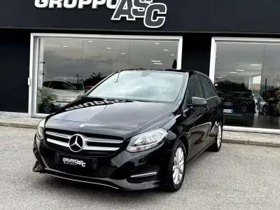 Usata Mercedes B180 109 CV (80 kW) 2015 Nero Monovolume