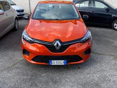 Usata Renault Clio V Equilibre 66 CV (48 kW) 2023 Arancione Berlina