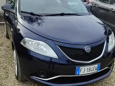 Usata Lancia Ypsilon 69 CV (50 kW) 2017 Blu Utilitaria