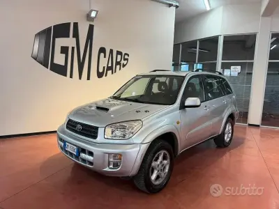 Usata Toyota RAV4 116 CV (85 kW) 2003 Grigio SUV