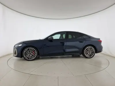 Nuova Audi A5 S-Line 204 CV (150 kW) 2025 Blu firmamento metallizzato Berlina
