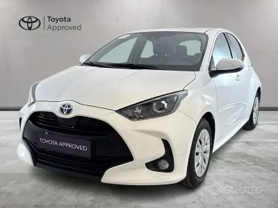 Usata Toyota Yaris Hybrid Active 92 CV (67 kW) 2023 Bianco Berlina