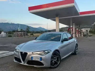 Usata Alfa Romeo Giulia 201 CV (147 kW) 2018 Grigio Berlina
