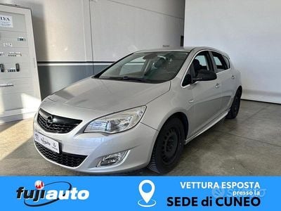 Usata Opel Astra Cosmo 125 CV (91 kW) 2013 Grigio Utilitaria