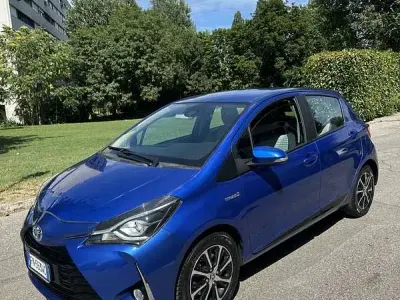 Usata Toyota Yaris Hybrid Style 101 CV (74 kW) 2019 Berlina