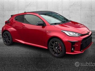 Usata Toyota Yaris 261 CV (191 kW) 2021 Rosso metallizzato Utilitaria