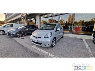 Argento Usata 2011 Toyota Aygo Connect Style Utilitaria | 7890 € (Cara)