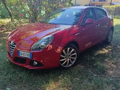 Usata Alfa Romeo Giulietta Exclusive 105 CV (77 kW) 2014 Rosso Utilitaria