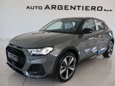 Nuova Audi A1 Ambiente 116 CV (85 kW) 2026 Grigio chronos met/tetto nero SUV