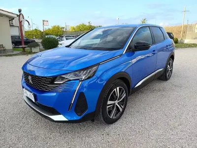 Usata Peugeot 3008 Allure 131 CV (96 kW) 2022 Blu/azzurro SUV