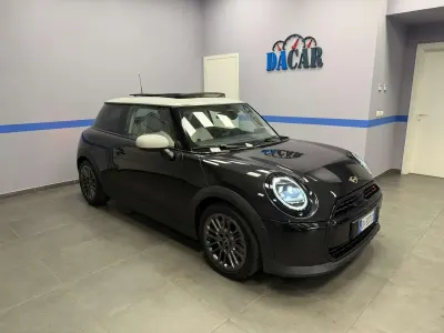 Usata Mini Cooper Classic 204 CV (150 kW) 2024 Midnight black ii Utilitaria