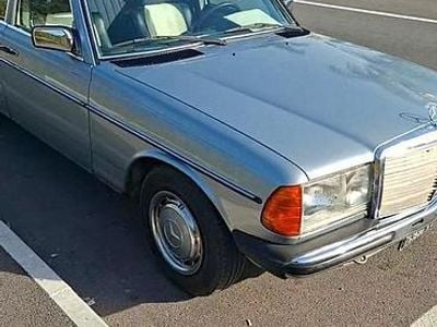 Usata Mercedes 240 1981 Grigio Berlina