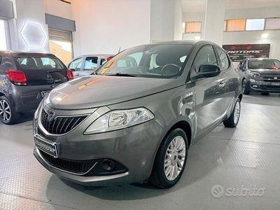 Usata Lancia Ypsilon 69 CV (50 kW) 2015 Grigio Utilitaria