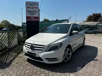 Usata Mercedes B180 Premium 109 CV (80 kW) 2012 Bianco Utilitaria