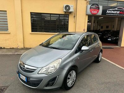 Usata Opel Corsa Edition 86 CV (63 kW) 2012 Grigio Utilitaria