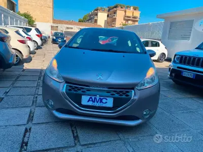 Usata Peugeot 208 Active 68 CV (50 kW) 2013 Marrone Utilitaria