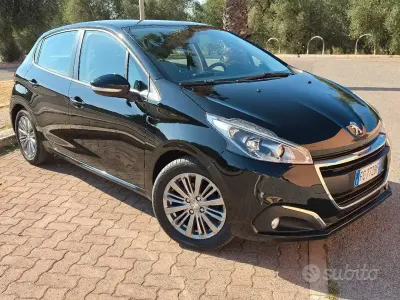 Usata Peugeot 208 Allure 75 CV (55 kW) 2016 Nero Utilitaria