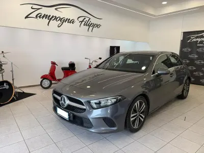 Usata Mercedes A180 Premium 116 CV (85 kW) 2020 Grigio Berlina