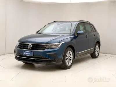 Usado VW Tiguan Life 122 CV (89 kW) 2023 Negro SUV