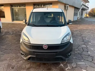Begagnad Fiat Doblò S 120 HK (88 kW) 2022 Vit Minibuss