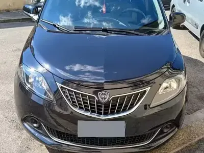 Usata Lancia Ypsilon Silver 69 CV (50 kW) 2022 Nero Utilitaria