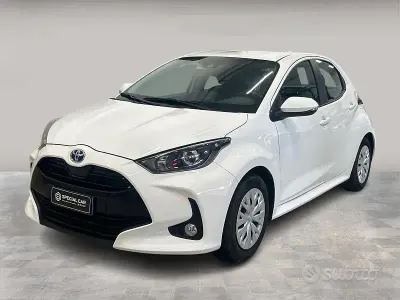 Usata Toyota Yaris Hybrid Business Edition 115 CV (84 kW) 2023 Bianco Berlina