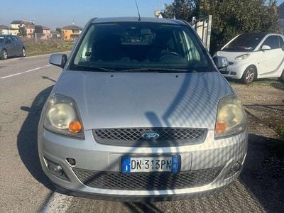 Gebraucht Ford Fiesta Titanium 75 PS (55 kW) 2008 Silber Kleinwagen
