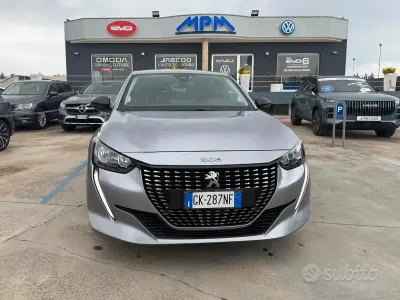 Usata Peugeot 208 Allure 102 CV (75 kW) 2022 Grigio Utilitaria