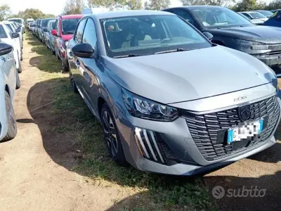 Usata Peugeot 208 Allure 101 CV (74 kW) 2025 Vari colori Utilitaria