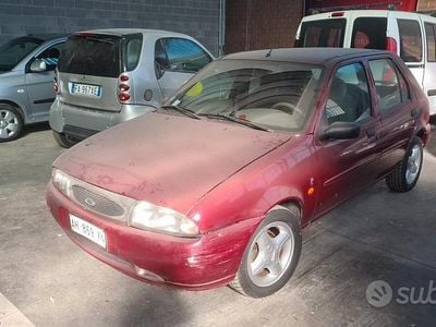 Usata Ford Fiesta 74 CV (54 kW) 1996 Rosso Utilitaria