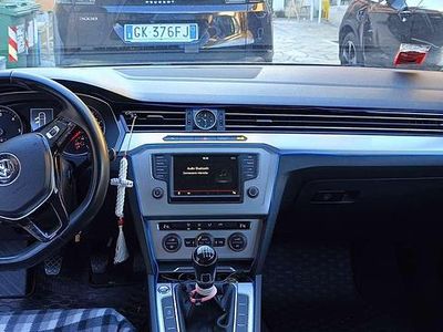Usata VW Passat Business 131 CV (96 kW) 2015 Blu Station wagon