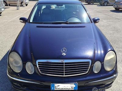 Usata Mercedes E270 122 CV (89 kW) 2004 Blu Berlina