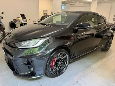 Usata Toyota Yaris 261 CV (191 kW) 2023 Precious black Utilitaria