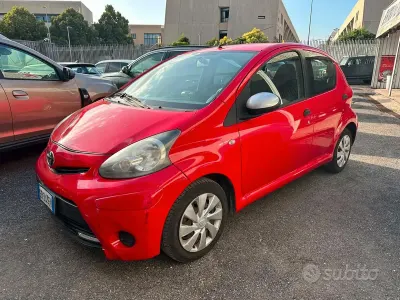 Usata Toyota Aygo Connect Style 68 CV (50 kW) 2013 Rosso Utilitaria
