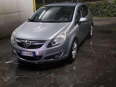 Usata Opel Corsa Edition 75 CV (55 kW) 2011 Berlina