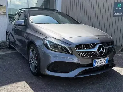 Usado Mercedes A180 Premium 109 CV (80 kW) 2018 Gris Berlina