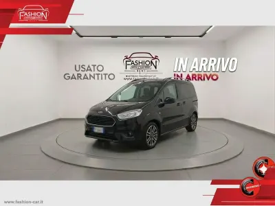 Usata Ford Tourneo Courier Titanium 95 CV (69 kW) 2017 Nero Monovolume