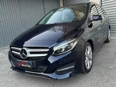 Usata Mercedes B180 Premium 109 CV (80 kW) 2018 Bluazzurro Utilitaria