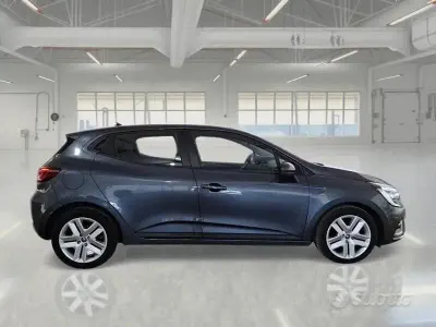 Usata Renault Clio V 90 CV (66 kW) 2022 Grigio Berlina