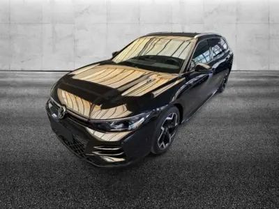 Usata VW Passat R-line 150 CV (110 kW) 2025 Nero Station wagon